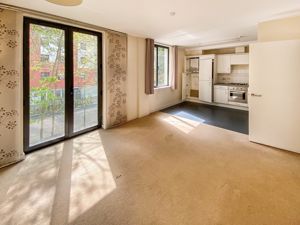 LOUNGE / KITCHEN- click for photo gallery